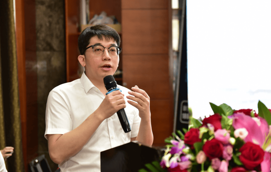 韩宏彦主任介绍烟雾病外科手术方法
