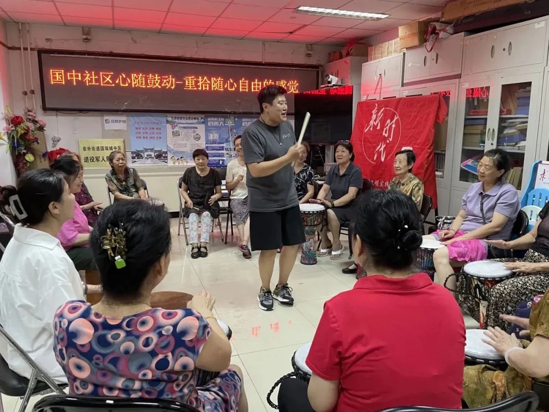 上海六一儿童医院走进延吉新村街道综合社工站举办亲子团体辅导活动，促进家庭和谐互动！